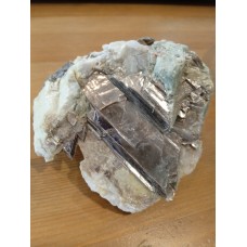 Беломорит, апатит, слюда коллекц. образец 8х9х5 см. (108)