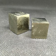 Куб Пирит (2,2*2,2*2,2см.)