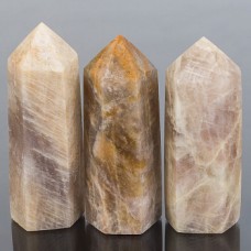 Кристалл из Лунного камня (65-75 гр, Лунный камень, Индия, Гладкий/Граненый, 65-70 мм , Миксовый)