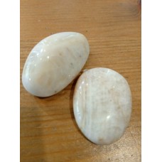 Лунный камень (беломорит) кабошон